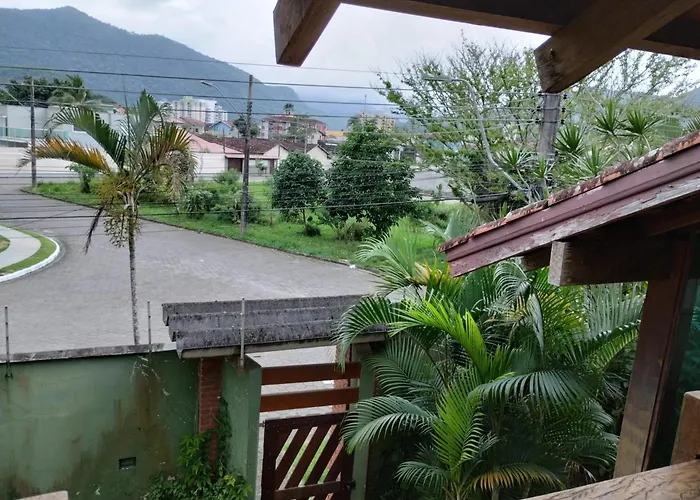 Casa A 250M Praia Martim De Sa, Melhor Praia, Boas Opcoes De Lazer
